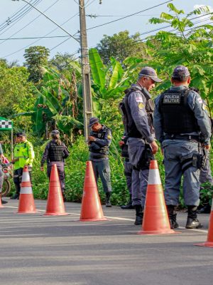 A Secretaria de Estado de Segurança Pública (SSP-AM) deflagrou a Operação Impacto na rodovia AM-151 (Carlos Braga), no município de Iranduba (a 27 quilômetros de Manaus), no sábado (22). Com o auxílio dos aparatos tecnológicos disponibilizados pela SSP-AM, a ação foi realizada de forma integrada com a Polícia Militar do Amazonas (PMAM), Departamento Estadual de Trânsito (Detran-AM) e órgãos municipais, com o objetivo de identificar veículos envolvidos em crimes ou com irregularidades.