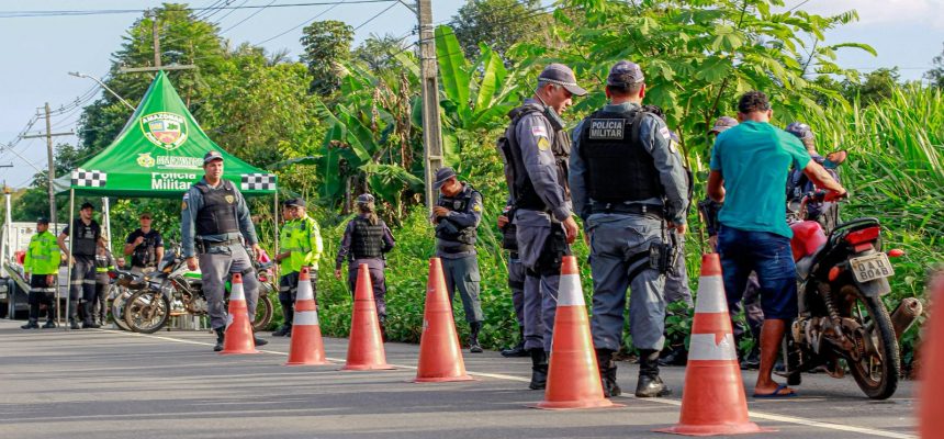A Secretaria de Estado de Segurança Pública (SSP-AM) deflagrou a Operação Impacto na rodovia AM-151 (Carlos Braga), no município de Iranduba (a 27 quilômetros de Manaus), no sábado (22). Com o auxílio dos aparatos tecnológicos disponibilizados pela SSP-AM, a ação foi realizada de forma integrada com a Polícia Militar do Amazonas (PMAM), Departamento Estadual de Trânsito (Detran-AM) e órgãos municipais, com o objetivo de identificar veículos envolvidos em crimes ou com irregularidades.