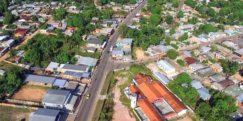 Garantir a qualidade do serviço público e gratuito do sistema de transporte escolar de Iranduba, direcionado a estudantes das redes estadual e municipal de ensino. Este é o objetivo do Ministério Público do Estado do Amazonas (MPAM) com o Inquérito Civil n° 06.2025.00000372-5, que apura denúncias sobre um possível estado de precariedade dos veículos destinados à locomoção dos alunos, bem como visa ao cumprimento das regras previstas na legislação de trânsito para esses veículos.