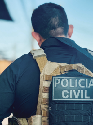 A Polícia Civil do Amazonas (PC-AM), por meio da 31ª Delegacia Interativa de Polícia (DIP) de Iranduba (a 27 quilômetros de Manaus), cumpriu, nesta segunda-feira (05/05), mandado de prisão definitiva de dois homens, de 53 e 56 anos, por estupro de vulnerável. As prisões ocorreram no município.