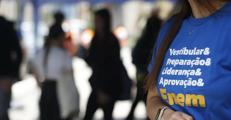 O prazo para o pagamento da taxa de inscrição do Exame Nacional do Ensino Médio (Enem) 2025 se encerra na próxima sexta-feira (27). Os participantes não isentos deverão efetuar o pagamento até essa data para que a inscrição seja confirmada.