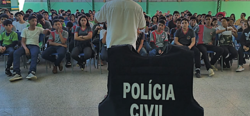 A Polícia Civil do Amazonas (PC-AM), por meio da 31ª Delegacia Interativa de Polícia (DIP) de Iranduba (a 27 quilômetros de Manaus), em parceria com o Conselho Tutelar, promoveu, na quarta-feira (20), uma palestra sobre segurança no ambiente escolar, voltada a alunos, pais e servidores da Escola Municipal Noemi Santos Pereira, naquele município.